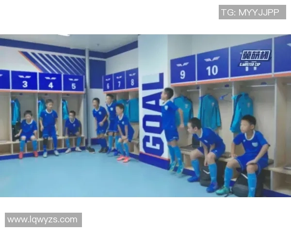 足球球星更衣室瞬间：幕后故事与队伍凝聚力的真实写照